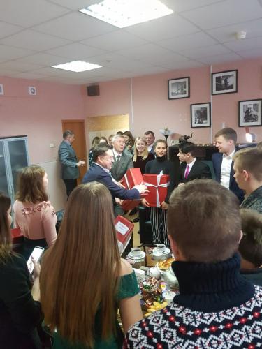 Вручение подарков